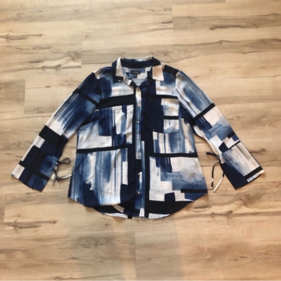 Le chateau Blue Abstract Blouse - Picture 2 of 9